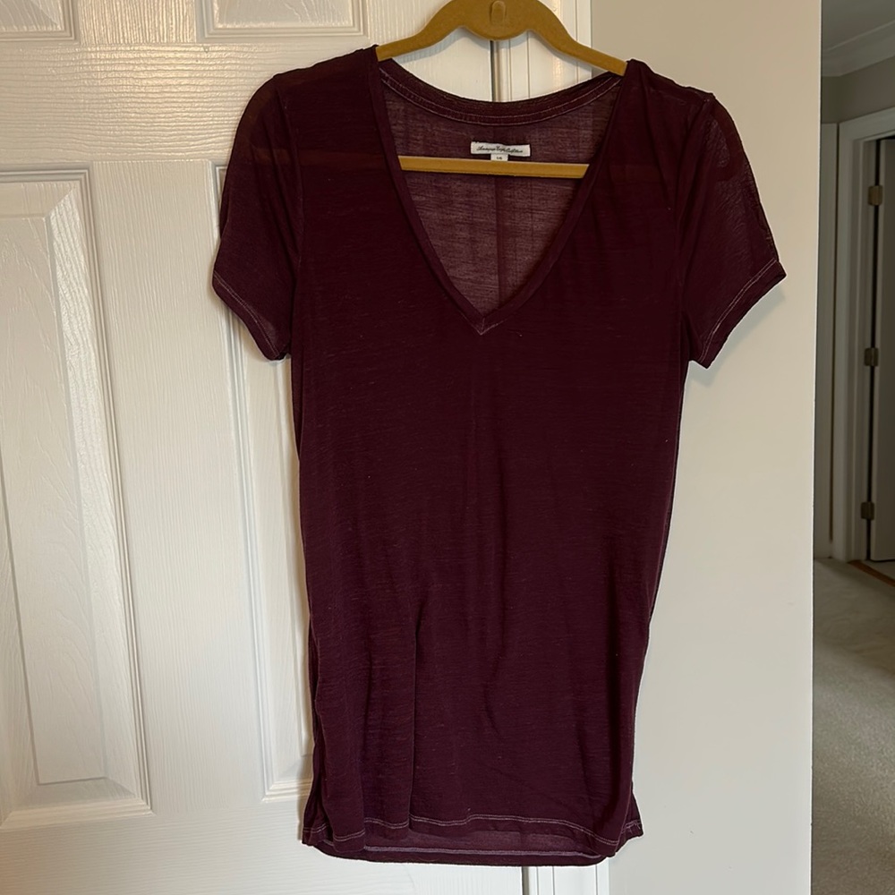 American Eagle Deep Purple V-Neck Short Sleeve Tee Size M